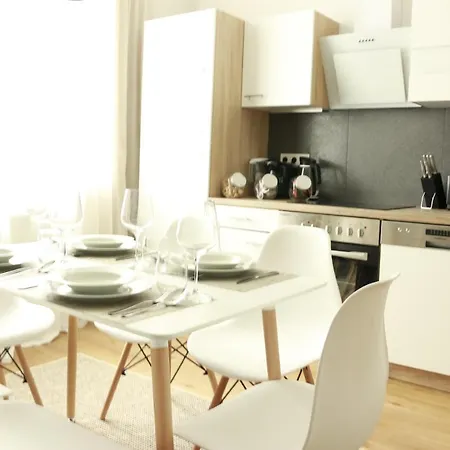 Am City Apartment 24H Self-Check-In, Free Parking, U-Bahn 350M, Netflix Nürnberg Eksteriør billede